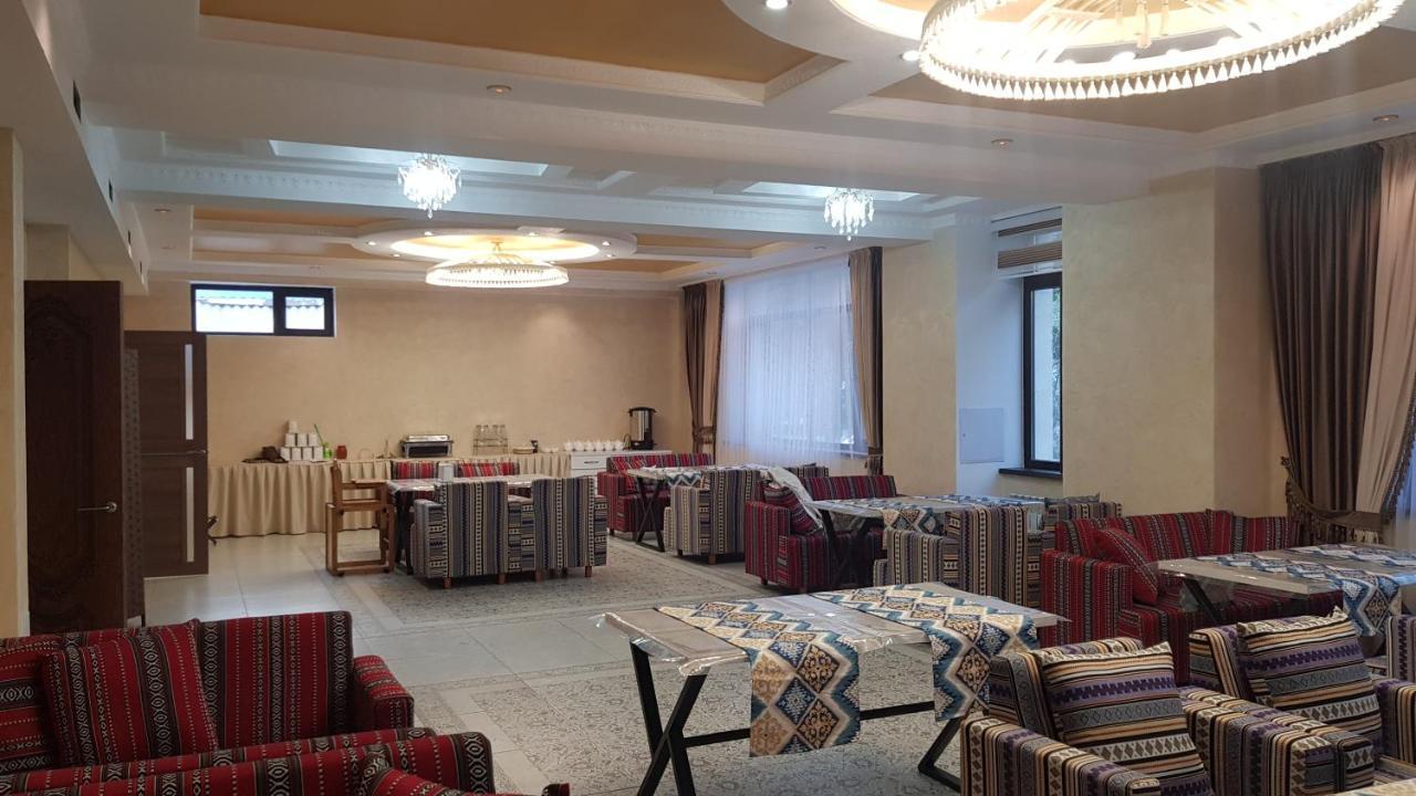 Nomad Hotel Bishkek Halal Exterior foto