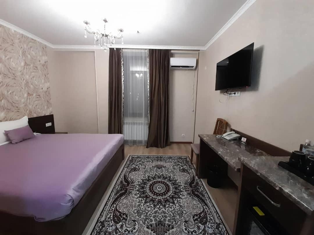 Nomad Hotel Bishkek Halal Exterior foto